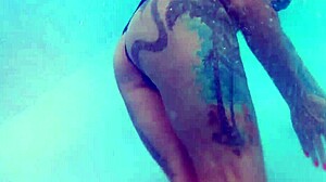 is melissa the mermaid in the pool?