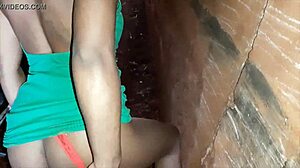 Levei uma pequena caipira pra aprende andar de motu gostosa comi a bucetinha dela e cu