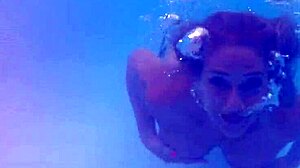 is melissa the mermaid in the pool?