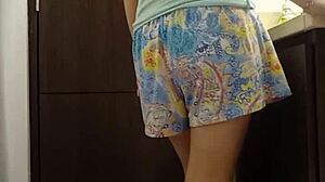 Hidden cam catches Venezuelan nurse Milet peeing! Wow! 😲  