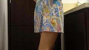 Hidden cam catches Venezuelan nurse Milet peeing! Wow! 😲  