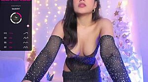 Hey, wanna see Julieta Venuss' sensual cam show?