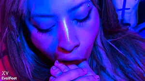 paola sucks her toes deepthroat style barefoot