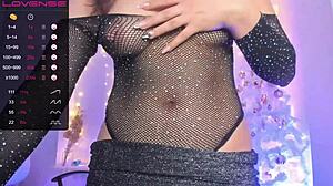 Hey, wanna see Julieta Venuss' sensual cam show?