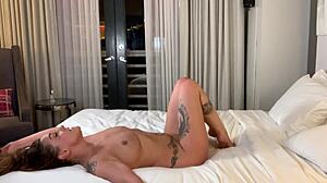 Late night vegas hotel hookup with curvy babe