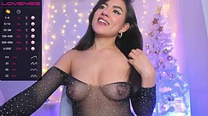 Hey, wanna see Julieta Venuss' sensual cam show?