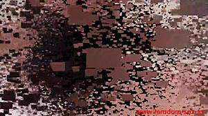 Фемдом доминирование разворачивается в интенсивной связанной сессии с жестким контролем