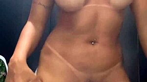 This crowded gym is full of people masturbating over that juicy pussy