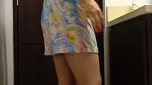 Hidden cam catches Venezuelan nurse Milet peeing! Wow! 😲  