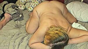 Милф кумува силно с големи зърна на показ!