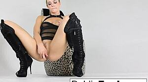 Oh wow, sexy blonde dahlia plays with a toy in her pussy!