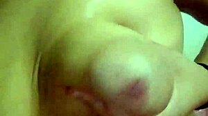 Exibindo e tocando minha buceta bem gostoso cheia de tesão doida pra sentar na pica