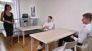 Ravnatelj Perry vodi divji pisarniški DP gangbang