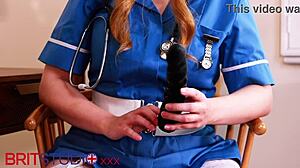 Klappa den hårt för sjuksköterska Greene’s stora tuttar nu.