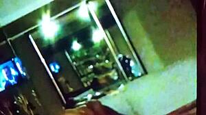 la ex esposa de un primo me da una mamada de verga y se come mis huevos en el motel