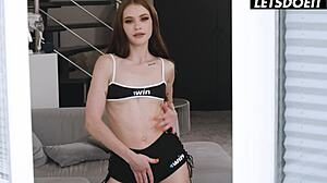 Stepsis Kurus Matty Milla Pantatnya Digebor Keras Oleh Stepbro Di Adegan Penuh