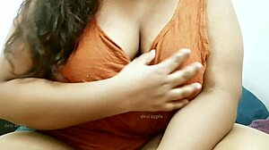 tamil aunty flaunts massive boobs