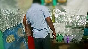 भारतीय गांव की स्टूडेंट आंटी को बाथरूम में हार्डकोर सेक्स में चोदती है