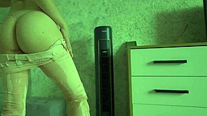 Female desperate to pee wets her jeans and panties.