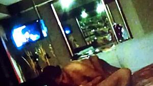 la ex esposa de un primo me da una mamada de verga y se come mis huevos en el motel