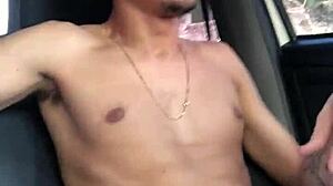 Masturbando No Carro A Luz Do Dia