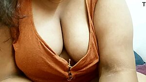 tamil aunty flaunts massive boobs