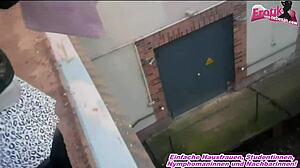 Deutsche Schlampe Pisst Öffentlich In Die Handtasche?