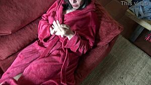 omg, my perverted stepmother pissing right in front of me! close-up big ass action! 😳