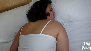 Desperté A Mi Hijastra Virgen De 18 Años Cuando Nos Visitó