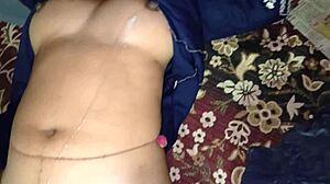 अरे, देखो मेरे गर्म इंडियन देसी स्टीप भाई और बहन वाइल्ड सेक्स में गंदी चुदाई कर रहे हैं!