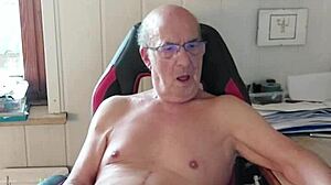 norbertww cums on cam at chaturbate