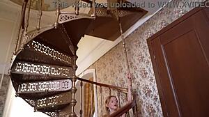 مراهقة صغيرة 18+ نحيفة سلوت كسها يتناك في فيديو محلي