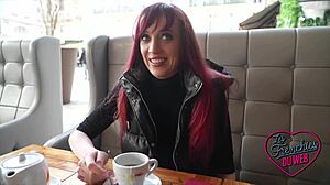 Luna chaude coquine raffole de queue!