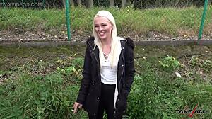 Ehi, ho rimorchiato la bionda e l'ho scopata da dietro in pubblico!