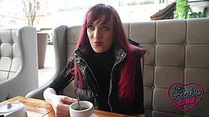 Luna chaude coquine raffole de queue!