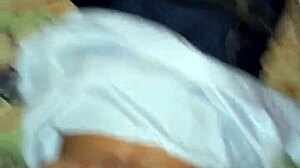 Colegiala cholita de la paz en uniforme escolar.