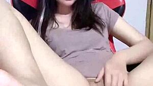 Amateur masturbates to intense squirt