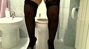 Amateur Masturbates Shaved Pussy in Bathroom