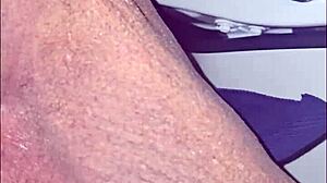 Ona piškila napolju a ja sam je lizao čisto posle