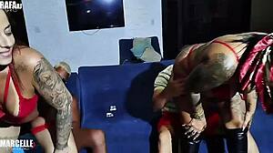 Arregacei a buceta da minha nora e da m�e dela e meu filho participou da orgia