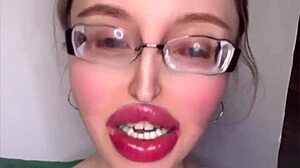 Руски разкази с дебел акцент. Очила момиче споделя огромни фетиш истории