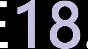 Krásná blondýnka s dlouhými vlasy si užívá intimní sex