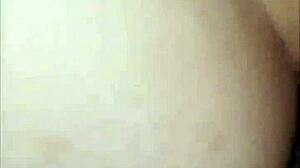 гледам своју похотну жену како joj пићку уништава студ