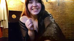 Ven aquí, te digo cómo pajearte, pedazo de precoz