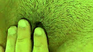 Я кончил с моей горячей падчерицей в ванной, взаимные игры