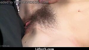 Zlodějka 18+ šoukaná tvrdě v místnosti ostrahy