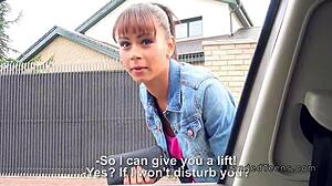 Tenåring 18+ med vakre pupper knuller hardt i offentlig POV