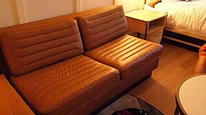 Hotwife succhia e scopa duro uno sconosciuto durante il viaggio di vacanza