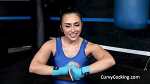 Workout dick sucking at the gym