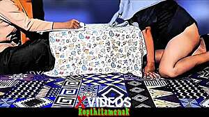 डेम! एशियन कपल होममेड डॉगी असफकिंग में वाइल्ड जाता है!